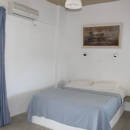 Pansion Andreas Apartamento Tínos Exterior foto